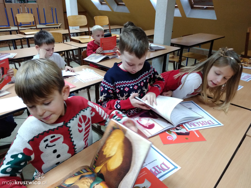 Chelmce: Pasowanie uczniów klasy I na czytelnika