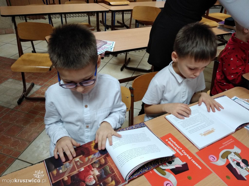 Chelmce: Pasowanie uczniów klasy I na czytelnika