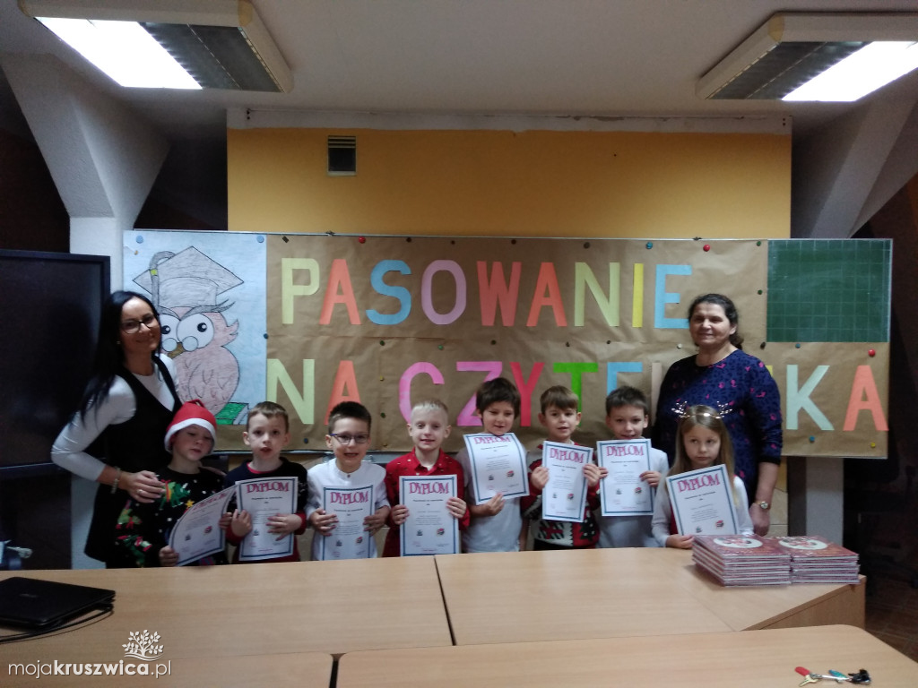 Chelmce: Pasowanie uczniów klasy I na czytelnika