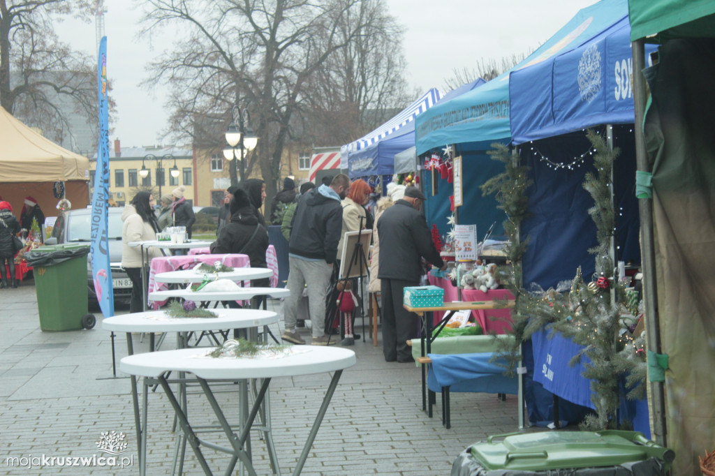 ŚWIĘTA 2025: Jarmark Świątecznych Rozmaitości w Kruszwicy [ZDJĘCIA]