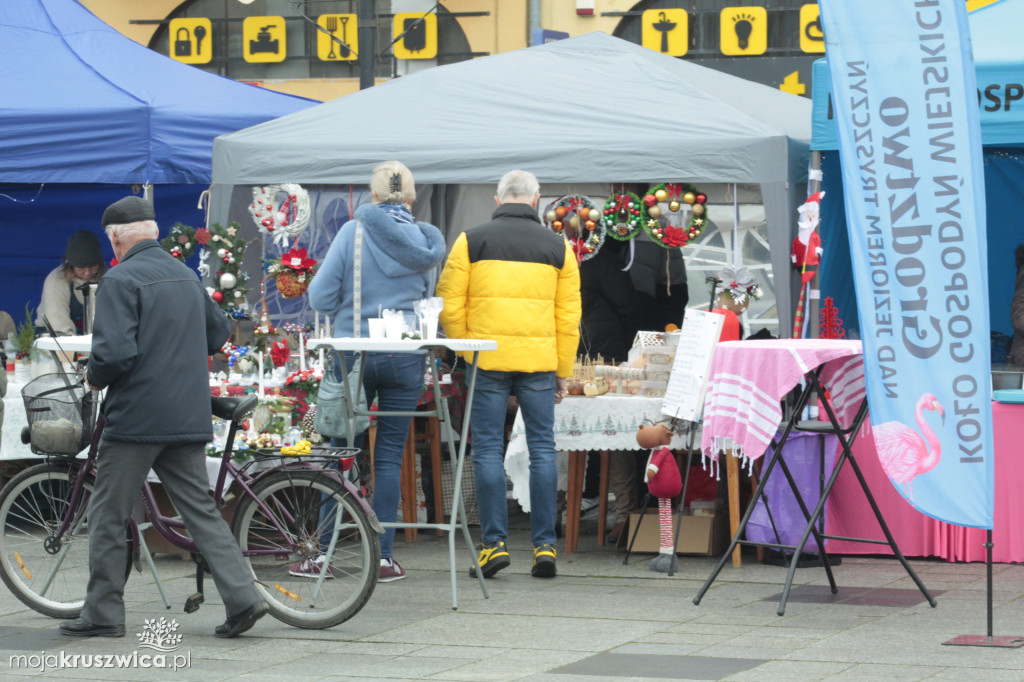 ŚWIĘTA 2025: Jarmark Świątecznych Rozmaitości w Kruszwicy [ZDJĘCIA]