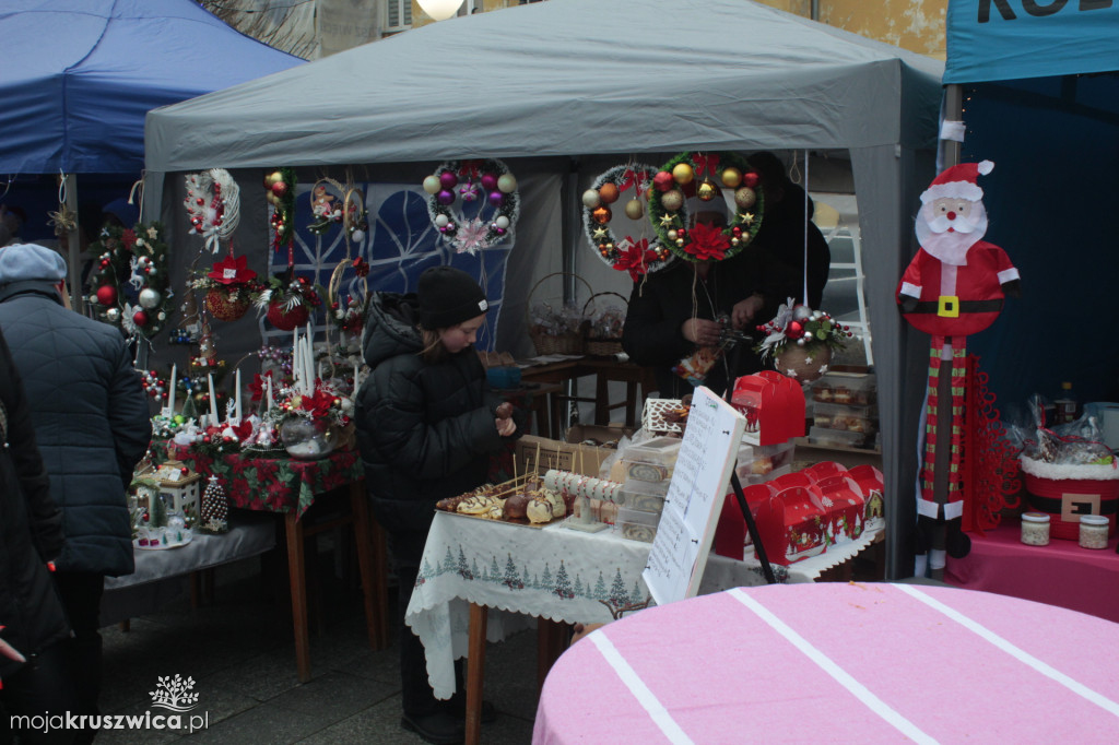 ŚWIĘTA 2025: Jarmark Świątecznych Rozmaitości w Kruszwicy [ZDJĘCIA]