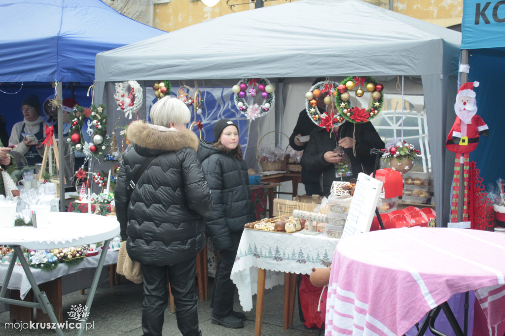 ŚWIĘTA 2025: Jarmark Świątecznych Rozmaitości w Kruszwicy [ZDJĘCIA]