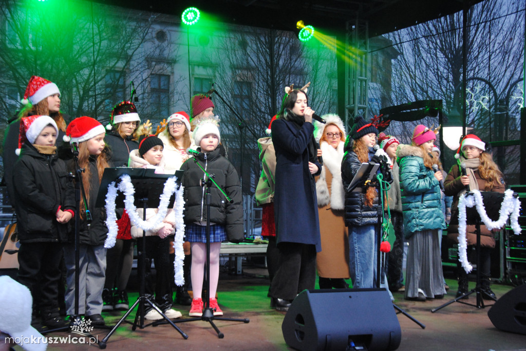 ŚWIĘTA 2025: Jarmark Świątecznych Rozmaitości w Kruszwicy [ZDJĘCIA]