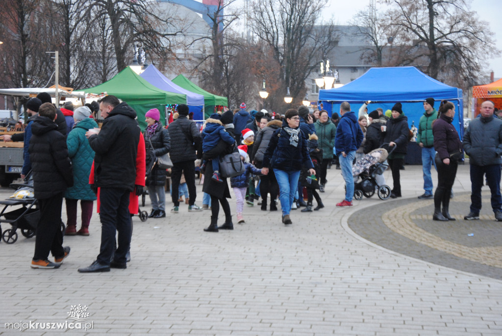 ŚWIĘTA 2025: Jarmark Świątecznych Rozmaitości w Kruszwicy [ZDJĘCIA]