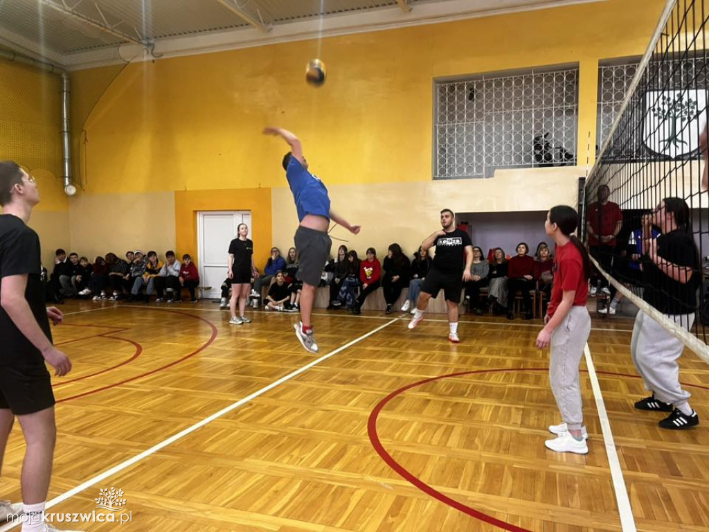 W ZSO Kruszwica odbył się Turniej Mikołajkowy o Puchar Dyrektora ZSO