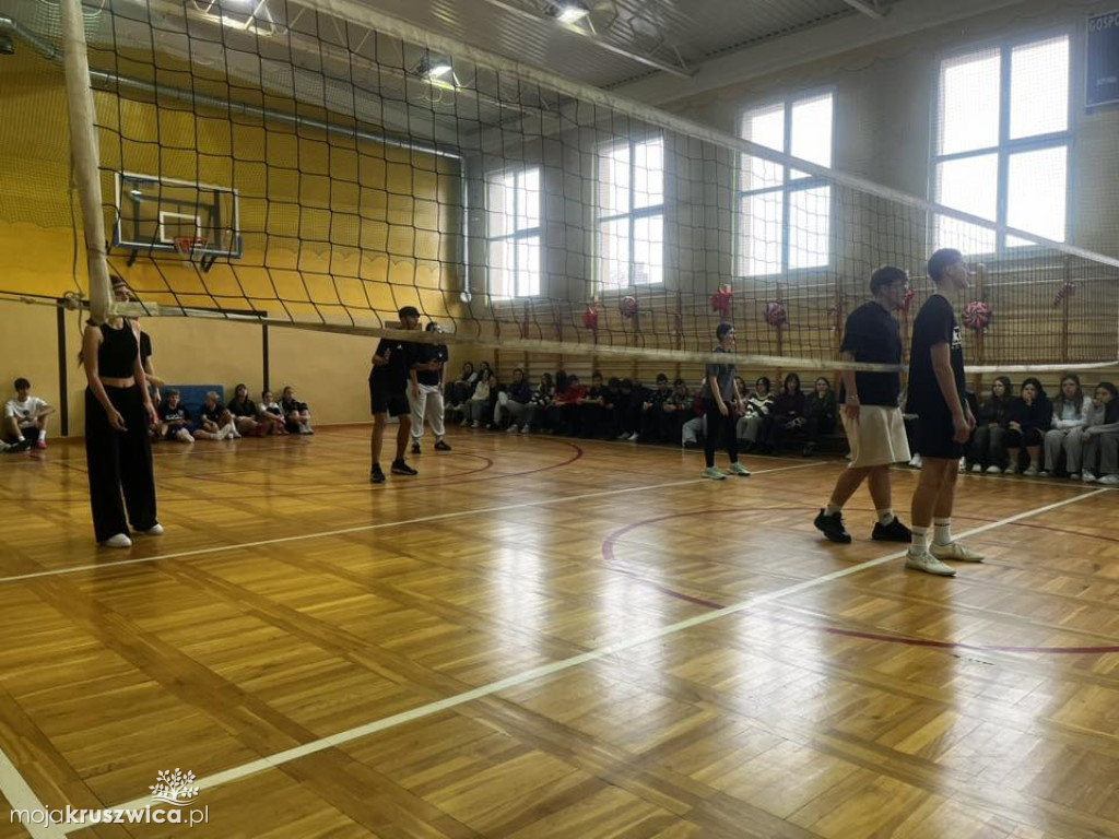 W ZSO Kruszwica odbył się Turniej Mikołajkowy o Puchar Dyrektora ZSO