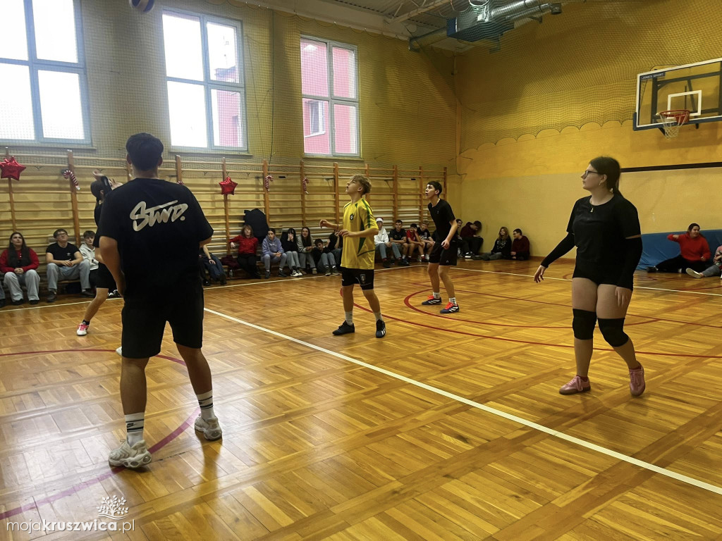 W ZSO Kruszwica odbył się Turniej Mikołajkowy o Puchar Dyrektora ZSO