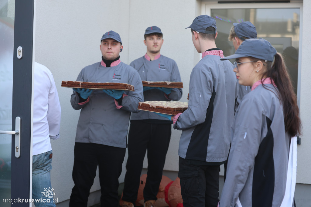 Inowrocławski AS bije rekord Polski na największą mozaikę z piernika