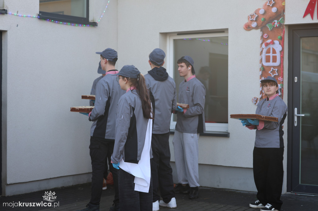 Inowrocławski AS bije rekord Polski na największą mozaikę z piernika