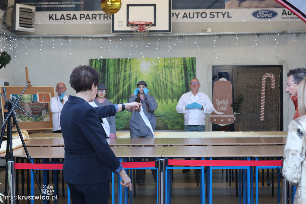 Inowrocławski AS bije rekord Polski na największą mozaikę z piernika