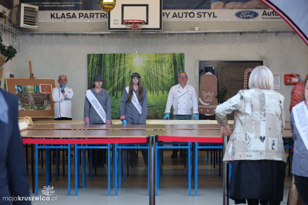 Inowrocławski AS bije rekord Polski na największą mozaikę z piernika