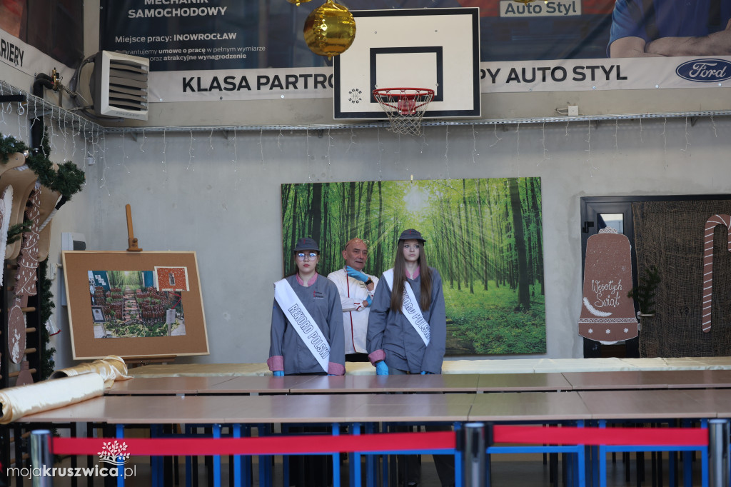 Inowrocławski AS bije rekord Polski na największą mozaikę z piernika