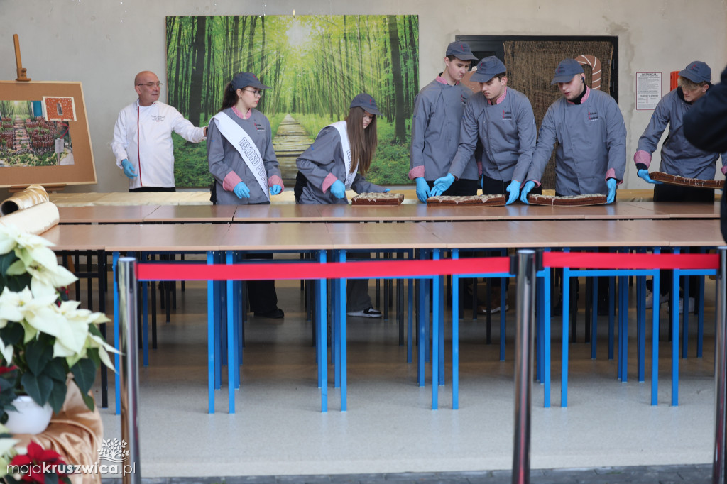 Inowrocławski AS bije rekord Polski na największą mozaikę z piernika