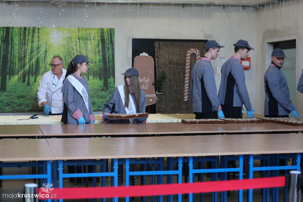 Inowrocławski AS bije rekord Polski na największą mozaikę z piernika