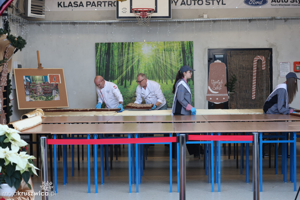 Inowrocławski AS bije rekord Polski na największą mozaikę z piernika