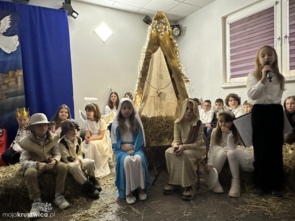 Kiedy wzruszenie spotyka się z radością – jasełka i kiermasz w szkole w Rusinowie!