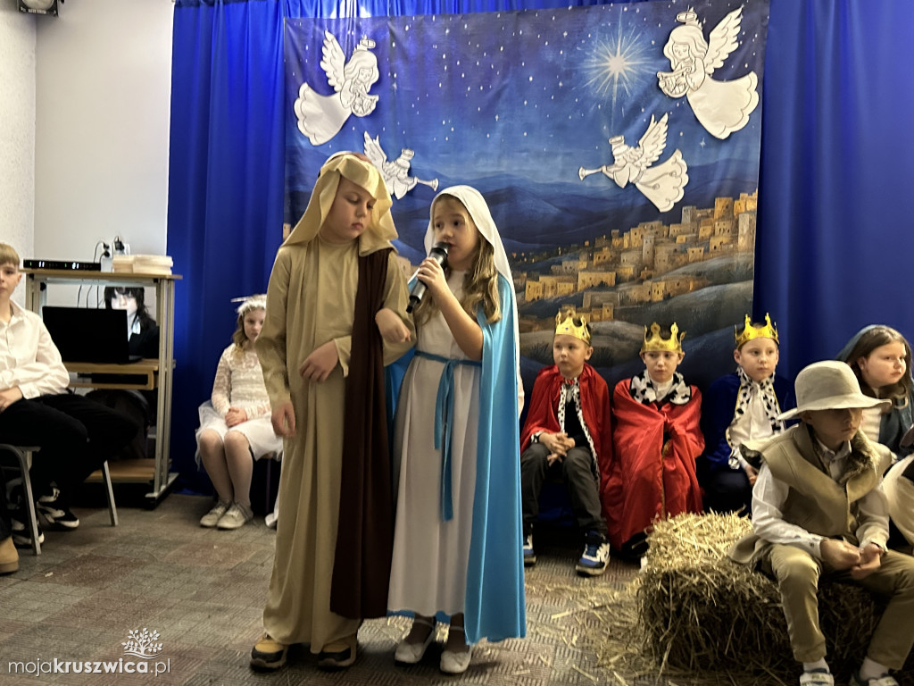 Kiedy wzruszenie spotyka się z radością – jasełka i kiermasz w szkole w Rusinowie!