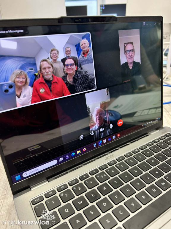 Cyfrowe mosty w AS Inowrocław. Jak skutecznie uczyć seniorów nowych technologii?