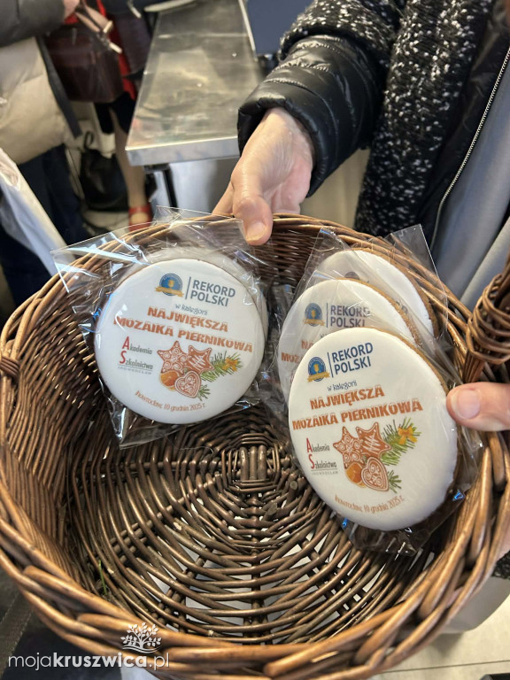 Cyfrowe mosty w AS Inowrocław. Jak skutecznie uczyć seniorów nowych technologii?