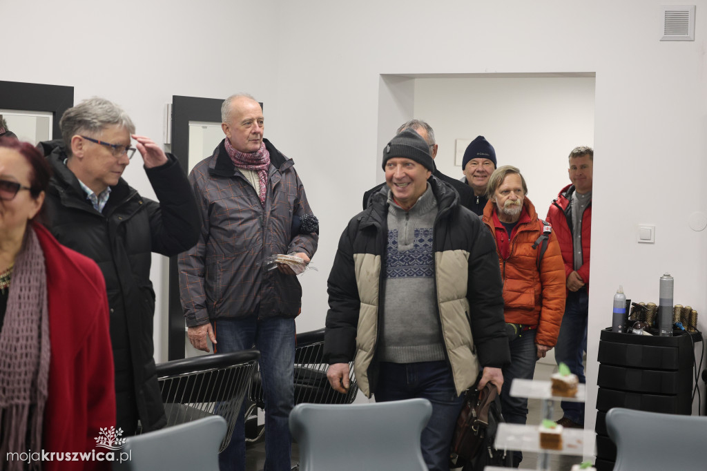 Cyfrowe mosty w AS Inowrocław. Jak skutecznie uczyć seniorów nowych technologii?