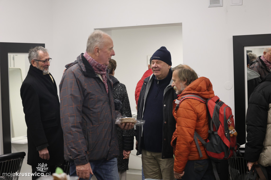 Cyfrowe mosty w AS Inowrocław. Jak skutecznie uczyć seniorów nowych technologii?