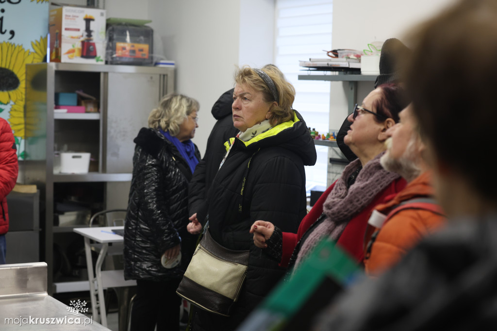 Cyfrowe mosty w AS Inowrocław. Jak skutecznie uczyć seniorów nowych technologii?