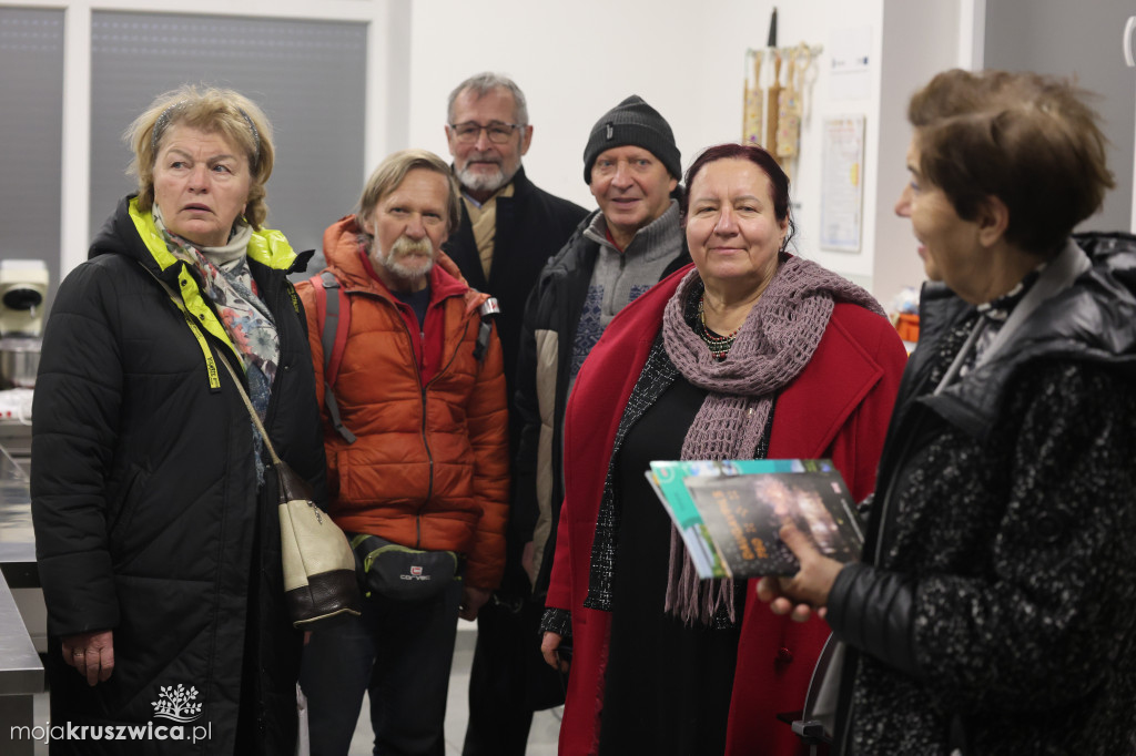 Cyfrowe mosty w AS Inowrocław. Jak skutecznie uczyć seniorów nowych technologii?