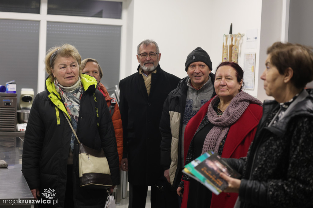 Cyfrowe mosty w AS Inowrocław. Jak skutecznie uczyć seniorów nowych technologii?