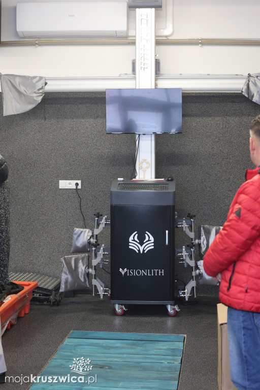 Cyfrowe mosty w AS Inowrocław. Jak skutecznie uczyć seniorów nowych technologii?