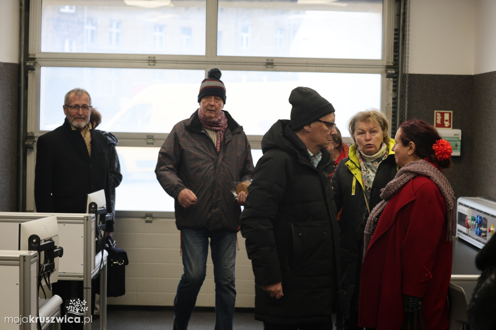 Cyfrowe mosty w AS Inowrocław. Jak skutecznie uczyć seniorów nowych technologii?