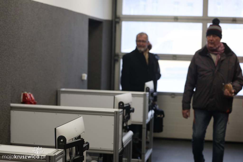 Cyfrowe mosty w AS Inowrocław. Jak skutecznie uczyć seniorów nowych technologii?