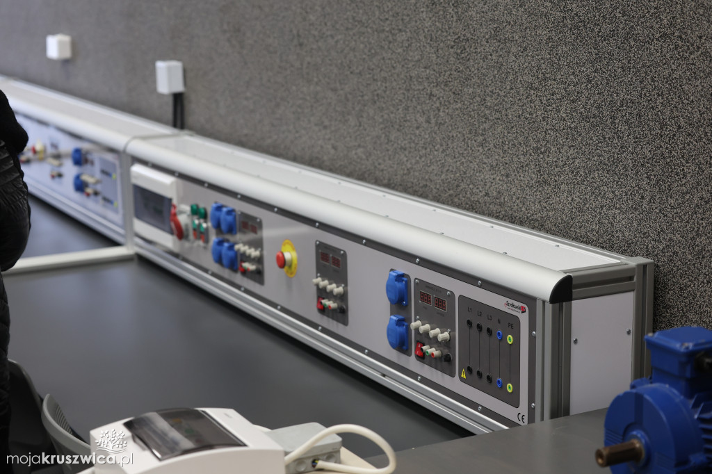 Cyfrowe mosty w AS Inowrocław. Jak skutecznie uczyć seniorów nowych technologii?