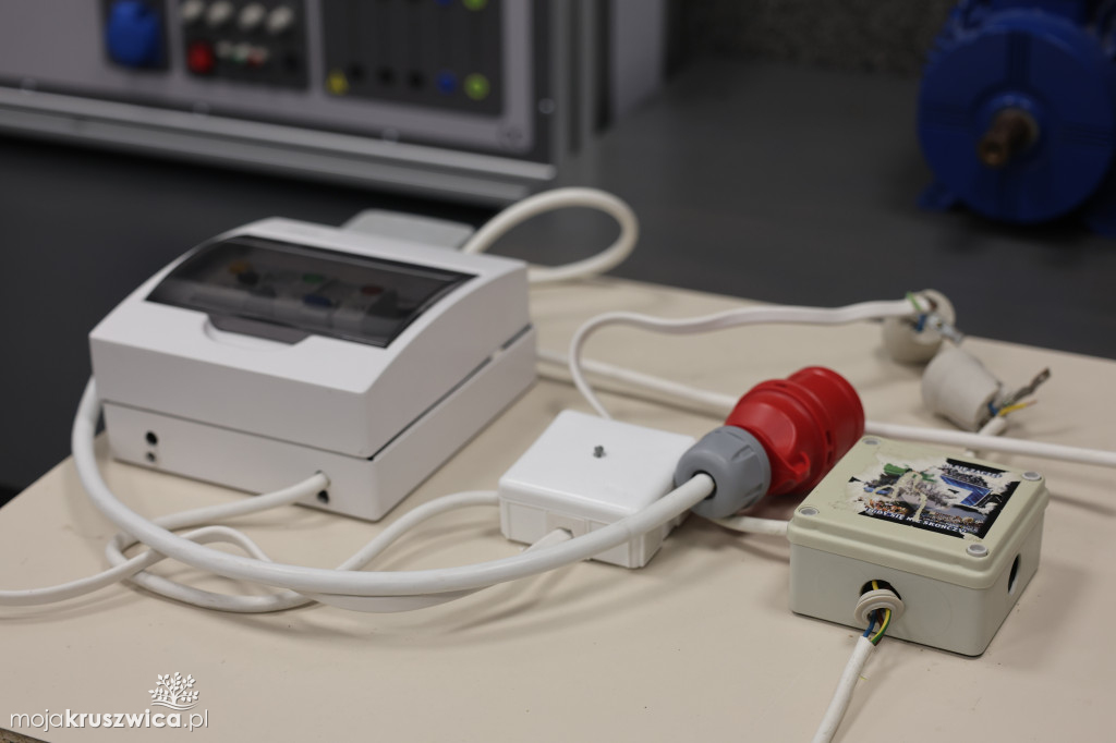 Cyfrowe mosty w AS Inowrocław. Jak skutecznie uczyć seniorów nowych technologii?