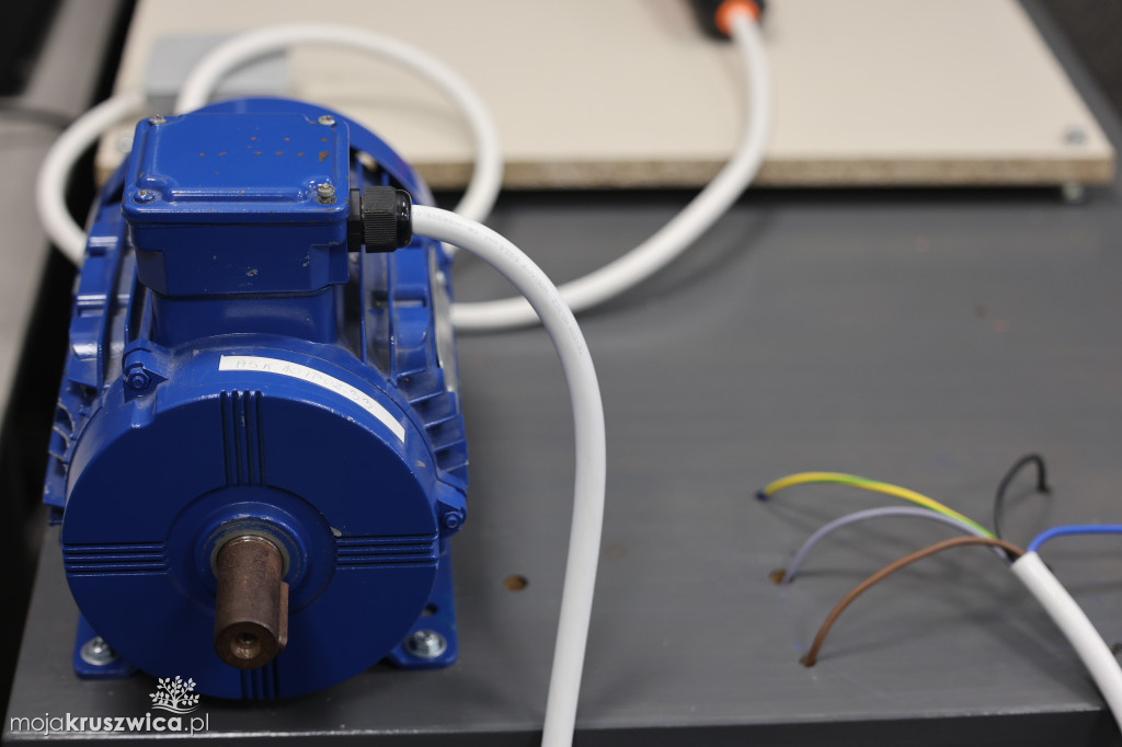 Cyfrowe mosty w AS Inowrocław. Jak skutecznie uczyć seniorów nowych technologii?