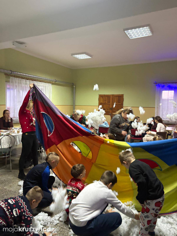 Mikołajkowo-świąteczne spotkanie dla dzieci z Racic i Lachmirowic