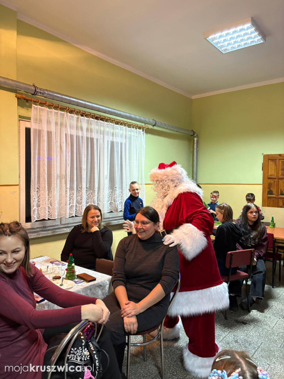 Mikołajkowo-świąteczne spotkanie dla dzieci z Racic i Lachmirowic