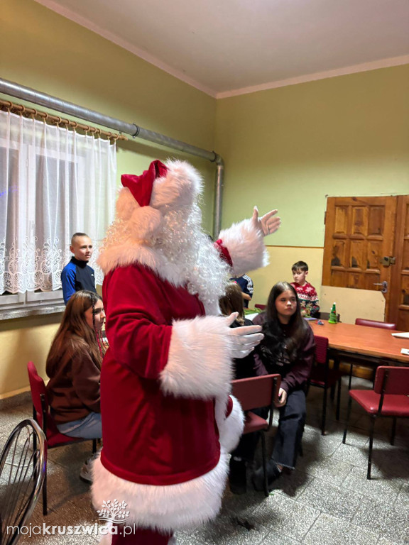 Mikołajkowo-świąteczne spotkanie dla dzieci z Racic i Lachmirowic