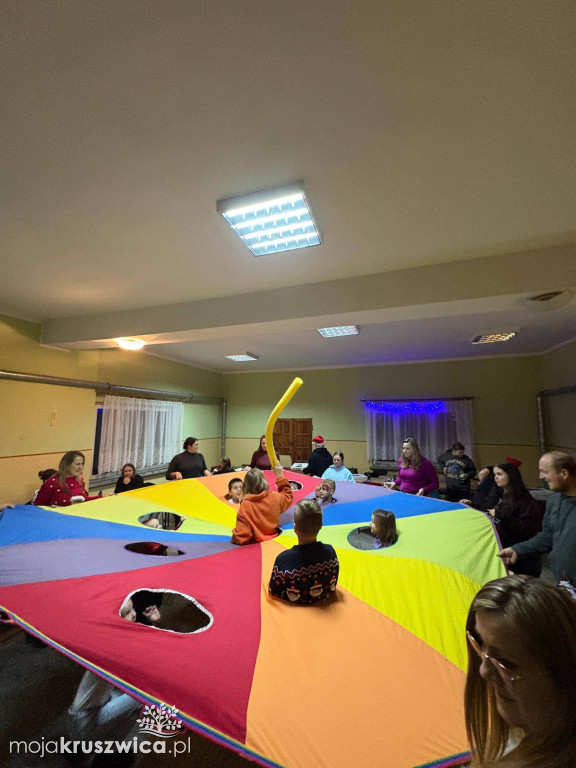 Mikołajkowo-świąteczne spotkanie dla dzieci z Racic i Lachmirowic