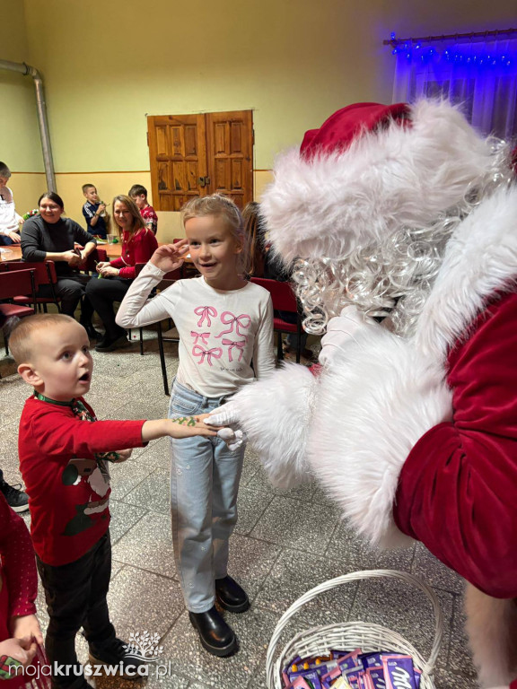 Mikołajkowo-świąteczne spotkanie dla dzieci z Racic i Lachmirowic