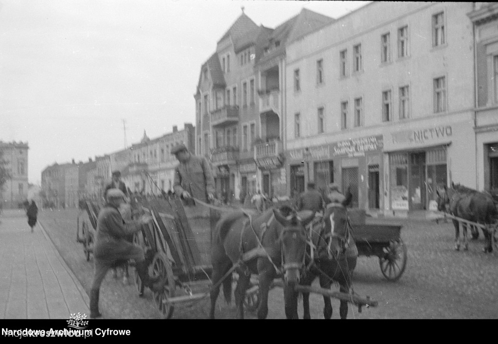 Historyczna Kruszwica: Handel na kruszwickich ulicach w 1948 roku [FOTO[