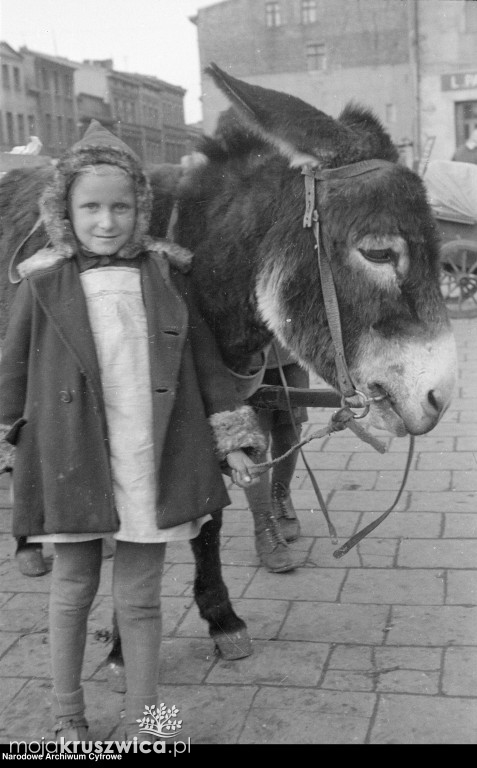 Historyczna Kruszwica: Handel na kruszwickich ulicach w 1948 roku [FOTO[