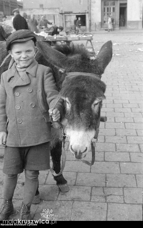 Historyczna Kruszwica: Handel na kruszwickich ulicach w 1948 roku [FOTO[