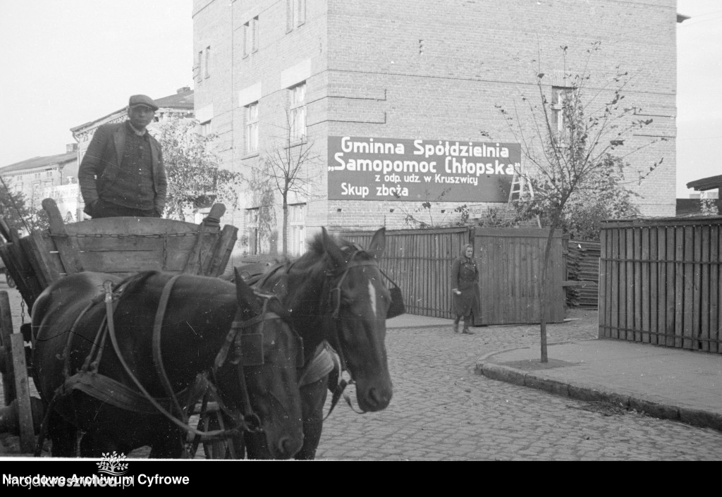 Historyczna Kruszwica: Handel na kruszwickich ulicach w 1948 roku [FOTO[