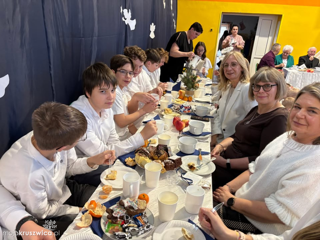 „W drodze do Betlejem” : Szkolne spotkanie wigilijne w Sławsku Wielkim