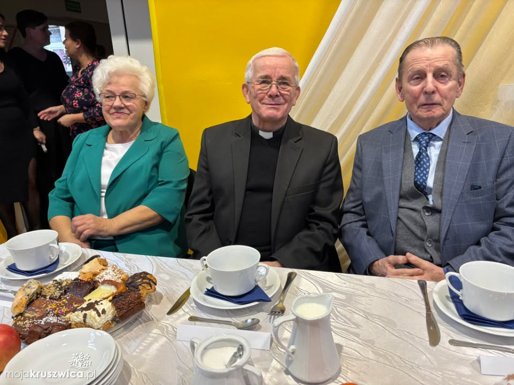 „W drodze do Betlejem” : Szkolne spotkanie wigilijne w Sławsku Wielkim