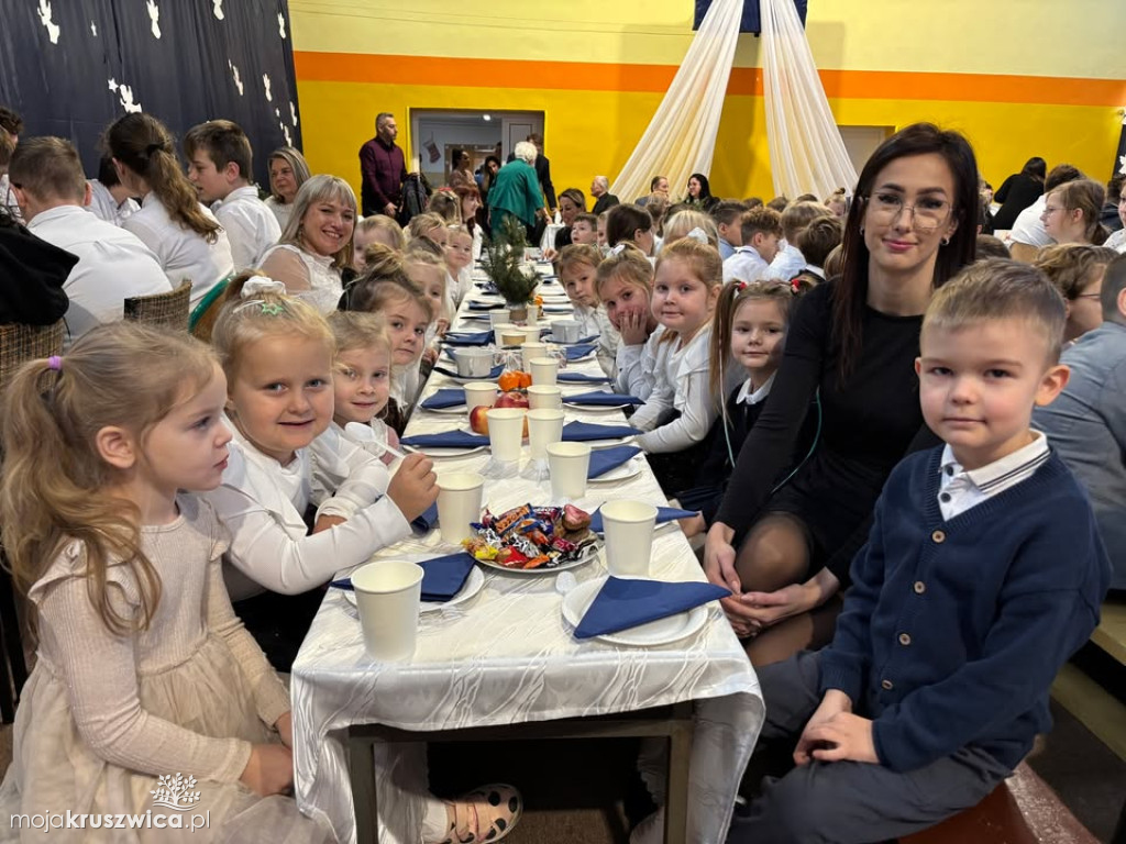 „W drodze do Betlejem” : Szkolne spotkanie wigilijne w Sławsku Wielkim