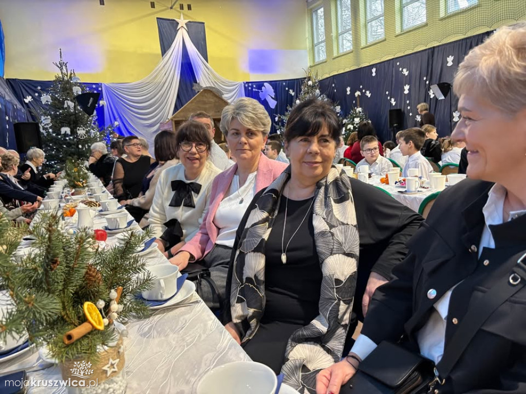 „W drodze do Betlejem” : Szkolne spotkanie wigilijne w Sławsku Wielkim