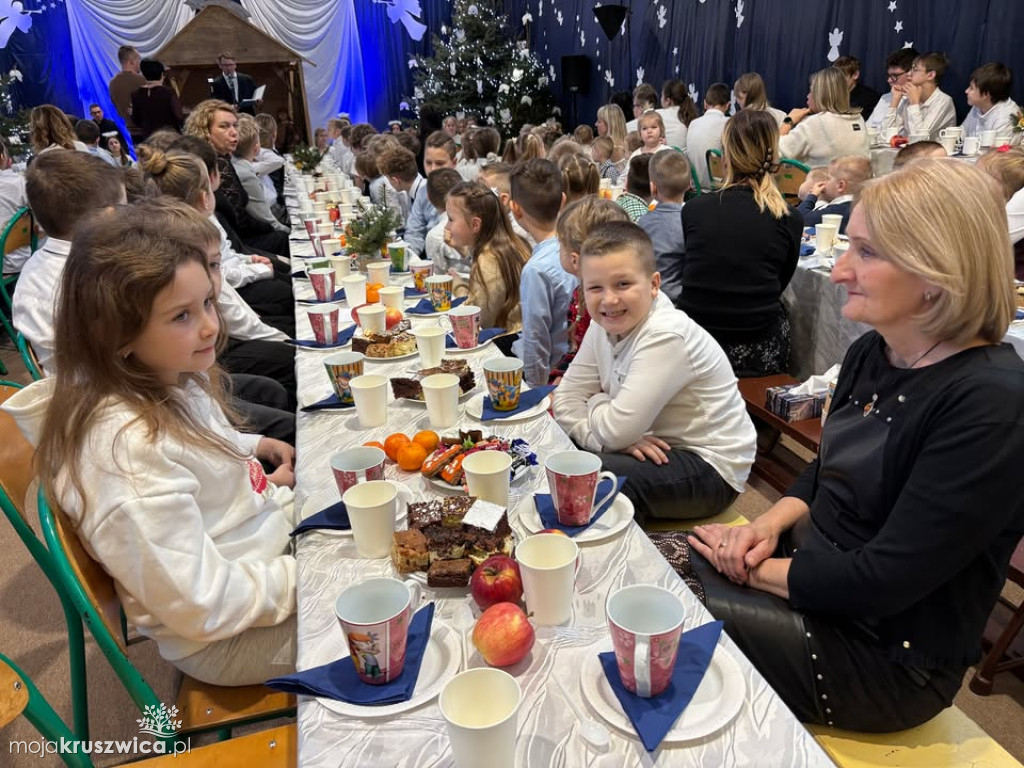 „W drodze do Betlejem” : Szkolne spotkanie wigilijne w Sławsku Wielkim