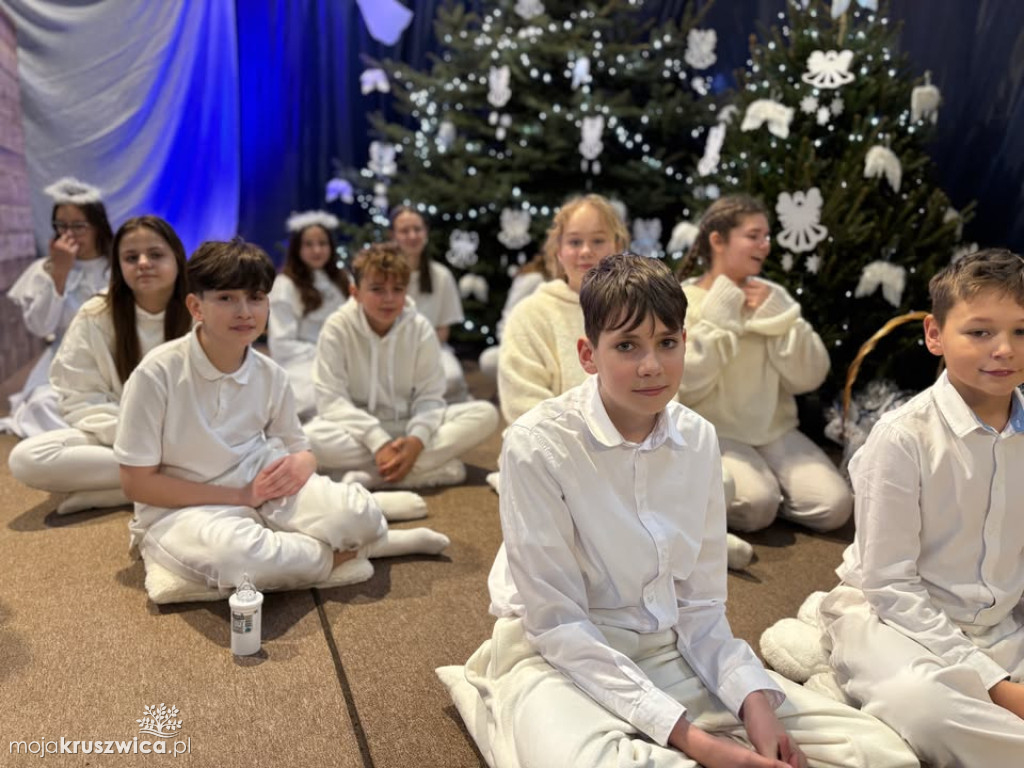 „W drodze do Betlejem” : Szkolne spotkanie wigilijne w Sławsku Wielkim